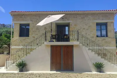 7 minutes to the beach and 15 minutes to kissamos town