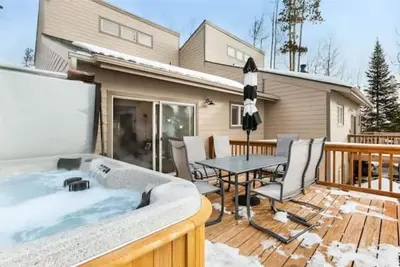 Spacious & Cozy Tri-Level Home