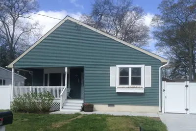 Image de Dog-Friendly/Fully Fenced Yard 2 blocks from the bay