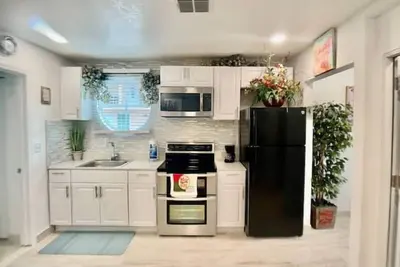 Feel at home! Only 5 min from the Beach!