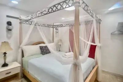 La Casita Apt! Near Beaches!