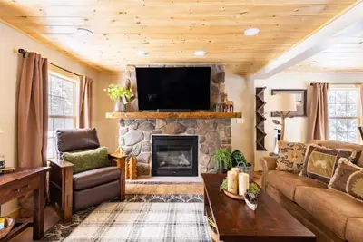 Image de 4-bedroom cabin just 10 minutes from Adirondack Park