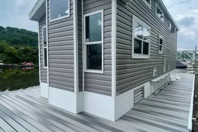 Image de Waterfront Glamping Escape — Cozy Floating Cottages on the Peaceful Beaver River