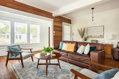 Image de Historic Craftsman | Hot Tub | 4bd&3ba | 1mi to Dt