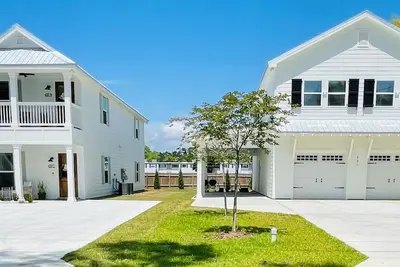 Image de Vacation Rental Bay St Louis Sleeps 14, Bay St Louis Sleeps 14 Close to Beach and Downtown