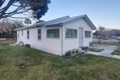 Image de Bungalow overlooking Lake Dora!