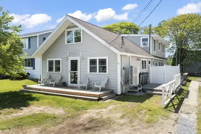 7-bedroom home that sleeps 14. 5-minute walk to Moody Beach