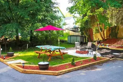Image de Lock Haven Home w\/ Fire Pit & Bbq with game room & Deck 3 min Walk to Main St