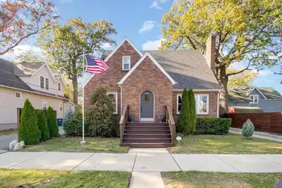 Image de The Brick Bungalow: Historic Charm & Modern Perks