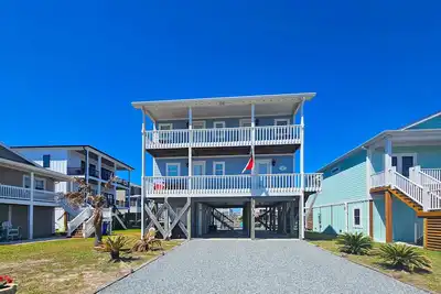 Image de Canal-front, dog-friendly home with beach views, dock, balconies & beach access