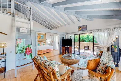 Image de Beach/garden-view condo with wraparound lanai, pool, tennis courts, & hot tub