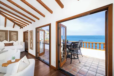 Image de Premium Panoramic Ocean Views from Corner Unit with Fireplace & Golf Cart