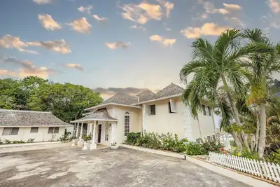 Image de Private villa w/ Gym 5 mins away from town.