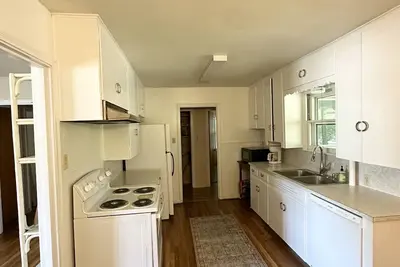 Image de Spacious 3 bedroom House with Wi-Fi, Roku Tv, Fully stocked kitchen, etc!