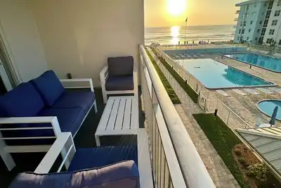 Image de Beach condo. “Find Your Inner Happy”