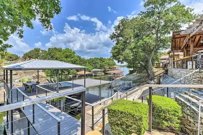 Image de Luxury Granbury Home w/ Private Boat Dock!