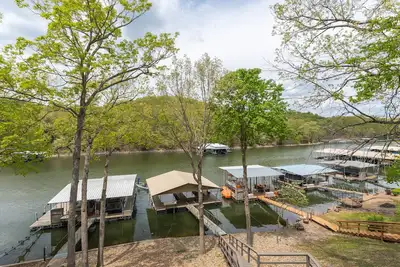 Image de Waterfront, private cove and newly remodeled home ready for your next adventure!