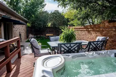 Image de Casa Italia Retreat Sleeps 8 with Hot tub for 6.