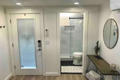 Image de The Lakehouse” Newly remodeled cabin - lake views
