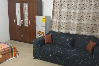 Image de Nana Guest House 5min from Airport to East Legon AnC Mall Free Wi-Fi Dstv Water.