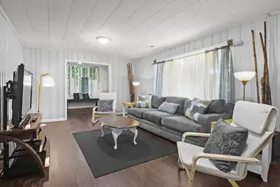 Image de Convenient and Spacious Getaway! !