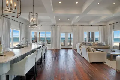Image de Endless Summer  Is A Luxurious, Custom Gulf Front Home, With Panaramic Views!