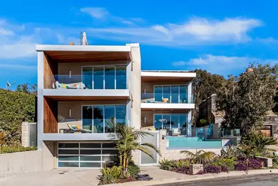 Image de Luxe home with peek-a-boo ocean view, private pool, & roof deck