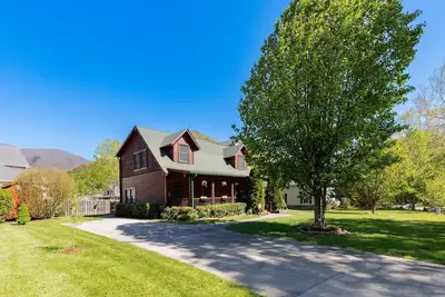 Image de Cozy Log Cabin/Mountain Views & Rushing Creek/Pet-Friendly