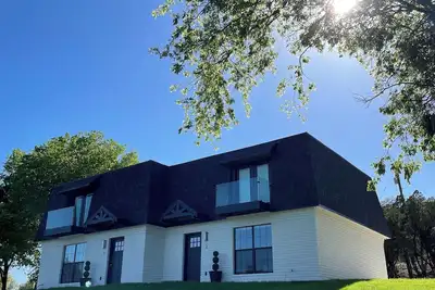 Image de Charming Glass Balcony Townhome near Six Flags and City of Boerne
