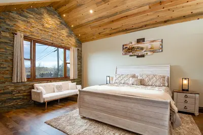 Image de 2 Homes! Mtn Views*Historic Elegance*Game Rm