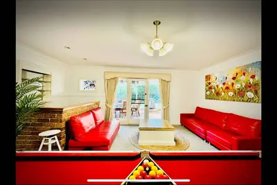 Image de Amazing 5 BRs Home With Pool Table in Central East, 5 Mins Knox Shoping Center