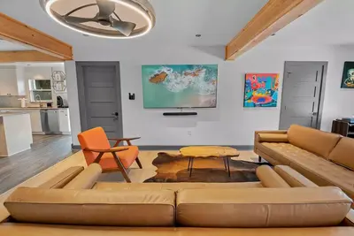 Image de Existential Bliss in the heart of eclectic south Austin; close to all things Atx