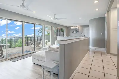 Image de Two-story ocean view home with a furnished patio & deck, washer/dryer, & Ac