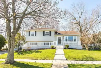 Image de Cozy Getaway- 5 min drive to beach/pet friendly