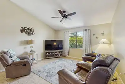 Image de Dog-friendly retreat with an enclosed yard, grill & fully equipped kitchen