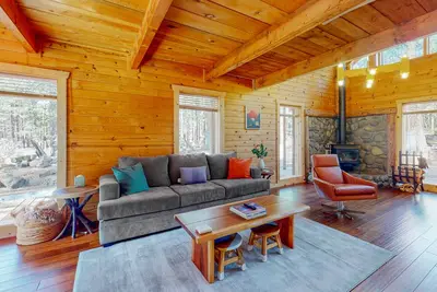 Image de Cozy & colorful retreat with a deck, grill, wood stove, board games, W/D, & Ac