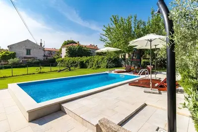 Image de Maison de vacances Pula pour 1 - 7 personnes avec 4 chambres à coucher - Maison de vacances