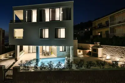 Image de Maison de vacances Trogir pour 1 - 14 personnes avec 7 chambres à coucher - Maison de vacances