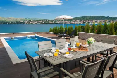 Image de Maison de vacances Okrug Gornji pour 1 - 11 personnes avec 6 chambres à coucher - Maison de vacances