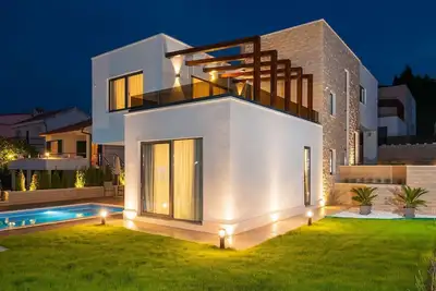 Image de Maison de vacances Okrug Gornji pour 1 - 11 personnes avec 6 chambres à coucher - Maison de vacances