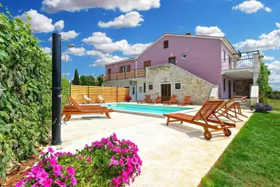 Image de Maison de vacances Vodnjan pour 1 - 16 personnes avec 7 chambres à coucher - Maison de vacances