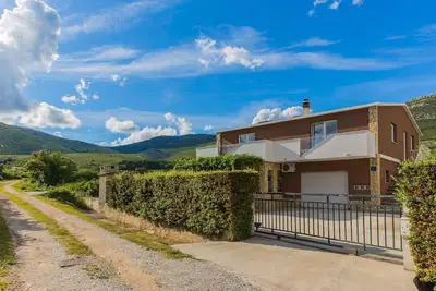 Image de Maison de vacances Kaštel Novi pour 1 - 4 personnes avec 2 chambres à coucher - Maison de vacances