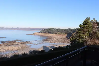 Image de Maison avec vue mer imprenable, accès direct à la plage
