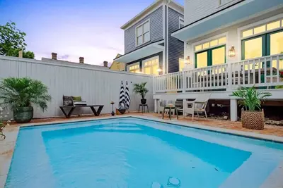 Image de Luxury Home near Frenchmen | Heated Private Pool