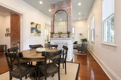 Image de Upscale Unit Near the French Quarter