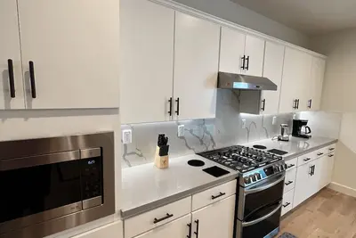 Image de Spacious Lux Newly built Home nr Tracy Hills