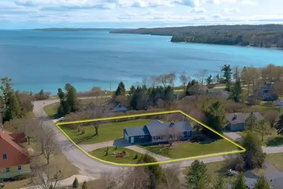 Image de Beautiful Bayview 3 bedroom, 3 bath home \/ walking distance to beach. Sleeps 9.