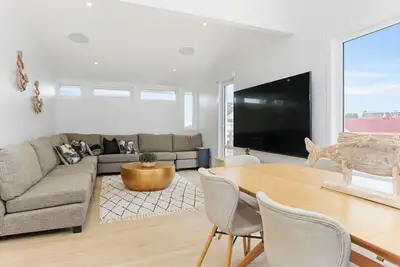 Image de Spacious Luxury Apt w/Sea Views