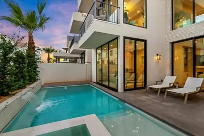 Image de Just Beachy: Private Pool, Lagoon + Beaches