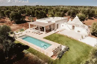 Image de Luxury Trullo Evo with private pool. Sleep 10 in Ostuni, Puglia.